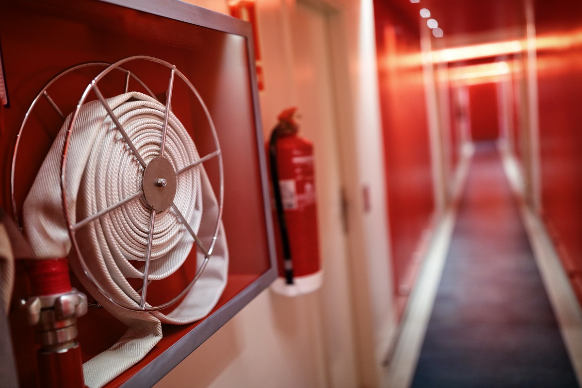 Systemy zabezpieczeń przeciwpożarowych budynków – wszystko co powinieneś wiedzieć