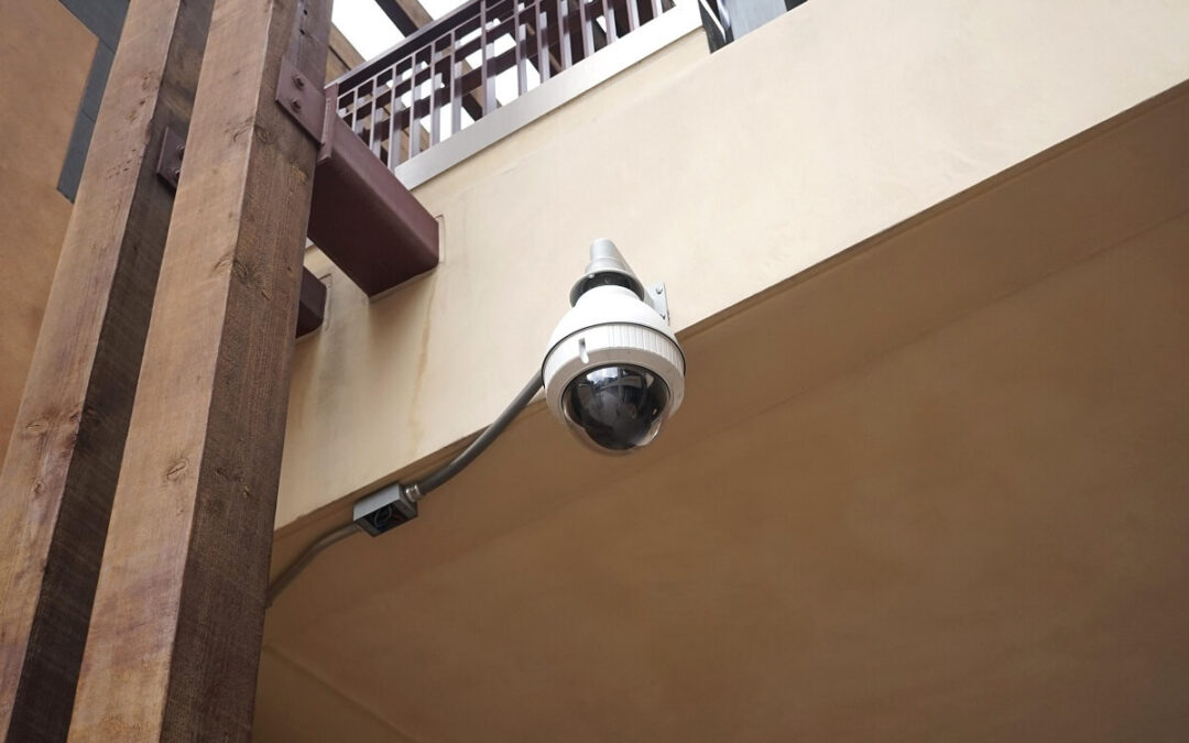 Kamery na klatce schodowej a prawo i RODO – czy to legalne?