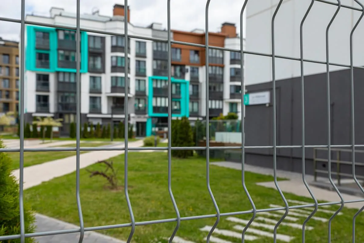 Jak zabezpieczane są osiedla zamknięte?