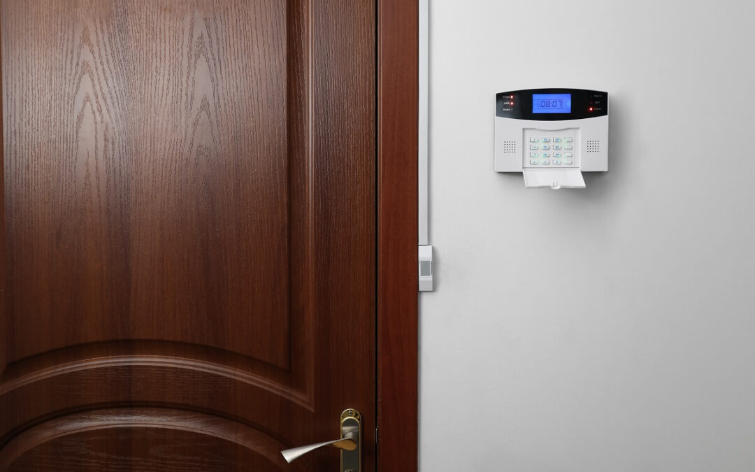 Alarmy i systemy alarmowe do mieszkania w bloku – poradnik