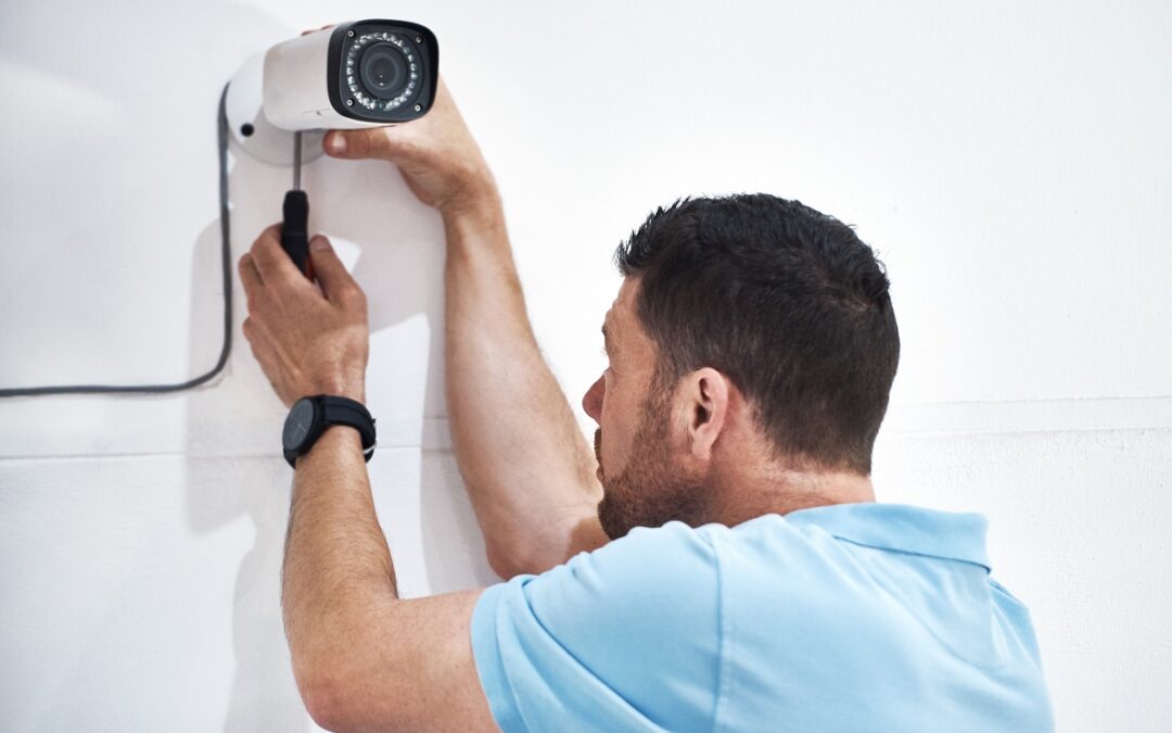 Instalacja i montaż systemu monitoringu – ile kosztuje montaż kamer oraz systemu zabezpieczeń